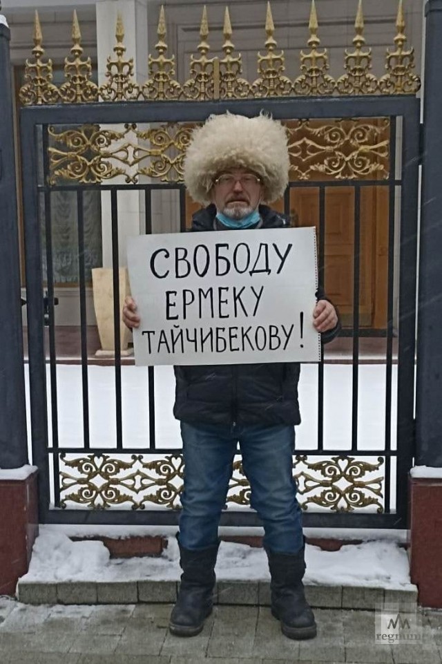Пикет в защиту Ермека Тайчибекова у посольства Казахстана