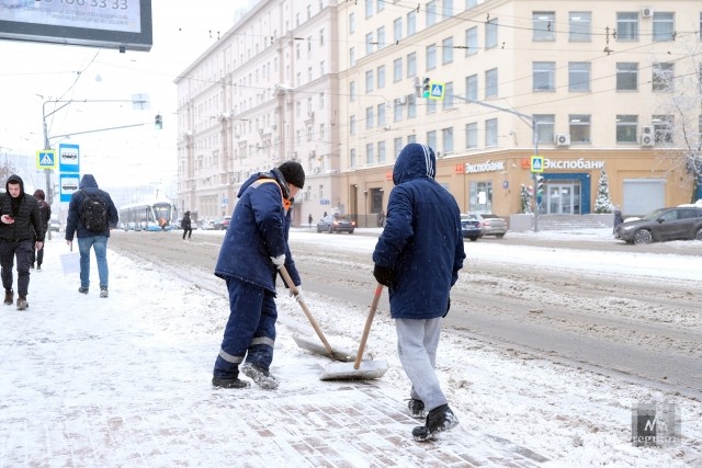 Уборка снега на улицах Москвы    