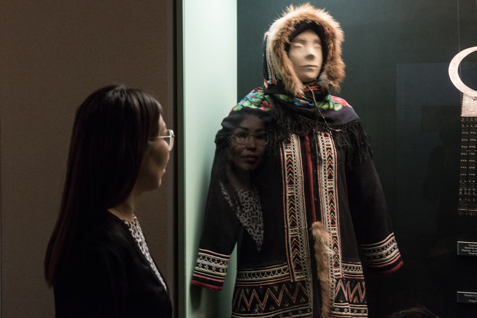 Национальные костюмы коренного народа Таймыра — долган. Белла Чуприна — экскурсовод по местному музею Дудинки. По происхождению она из народа долган