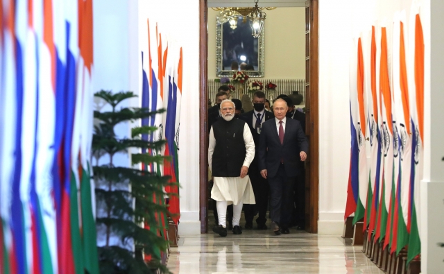 Президент России Владимир Путин с премьер-министром Индии Нарендрой Моди перед началом российско-индийских переговоров