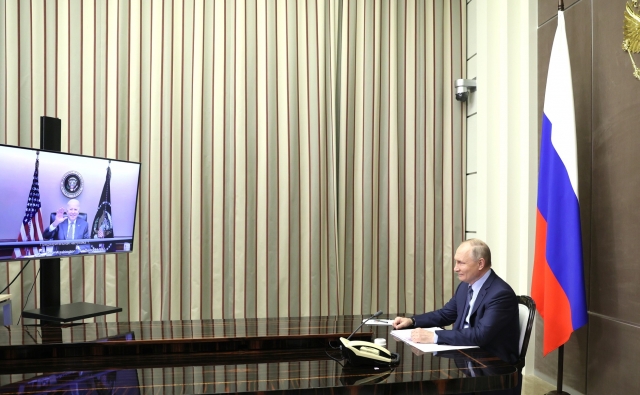 Президент России Владимир Путин в ходе встречи с президентом США Джозефом Байденом