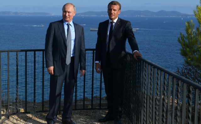 Президент России Владимир Путин и президент Франции Эммануэль Макрон 