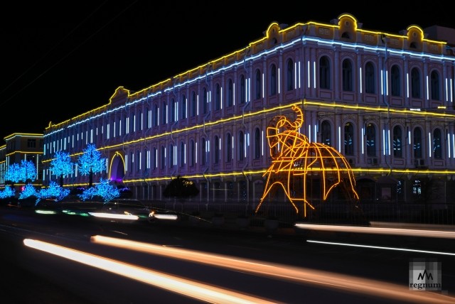 Иллюминация на здании Ставропольского краеведческого музея