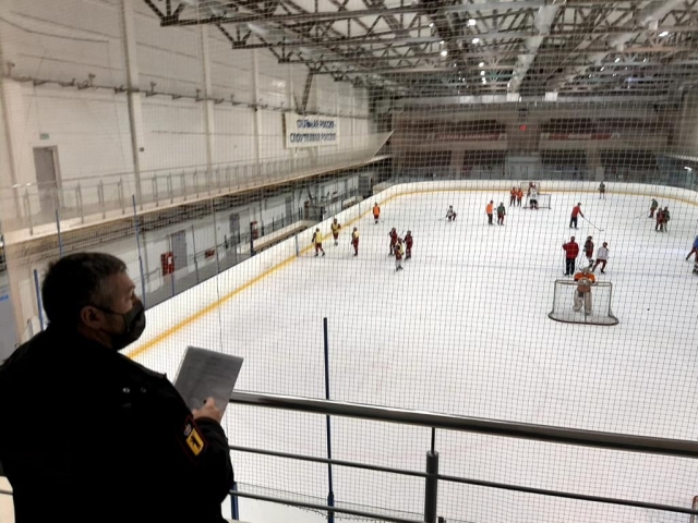 Михаил Крупин на хоккейном корте