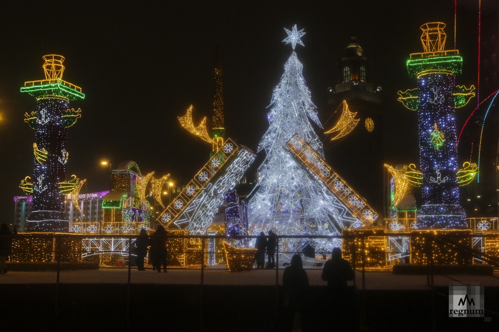 Площадь Киевского вокзала. Новогодняя вечерняя Москва 