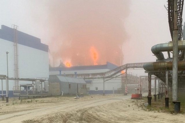 Пожар на территории завода по подготовке конденсата к транспорту под Новым Уренгоем 