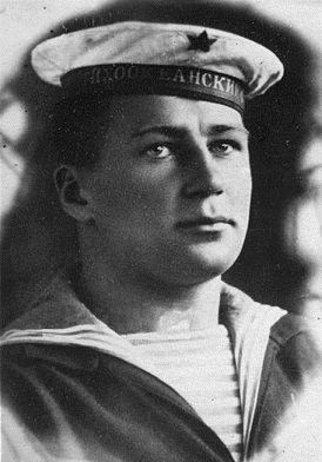 Вилков Николай Александрович (9.12.1918-18.08.1945), военный моряк, старшина первой статьи, Герой Советского Союза (14.09.1945, посмертно)