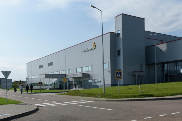 Здание завода компании AstraZeneca в Калужской области