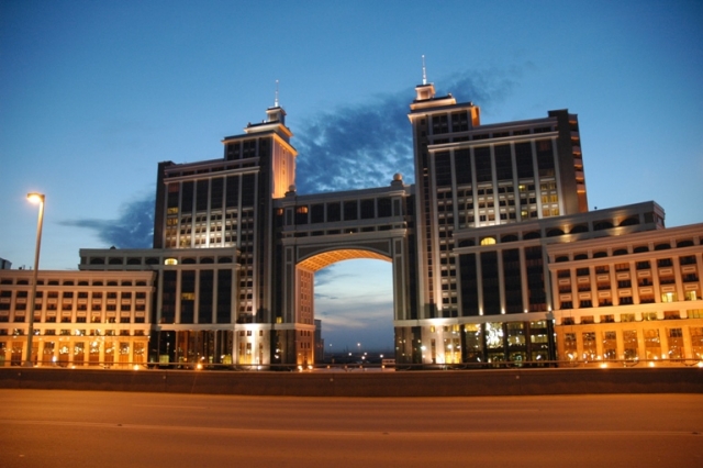 Здание национальной нефтяной компании КазМунайГаз в Нур-Султане 