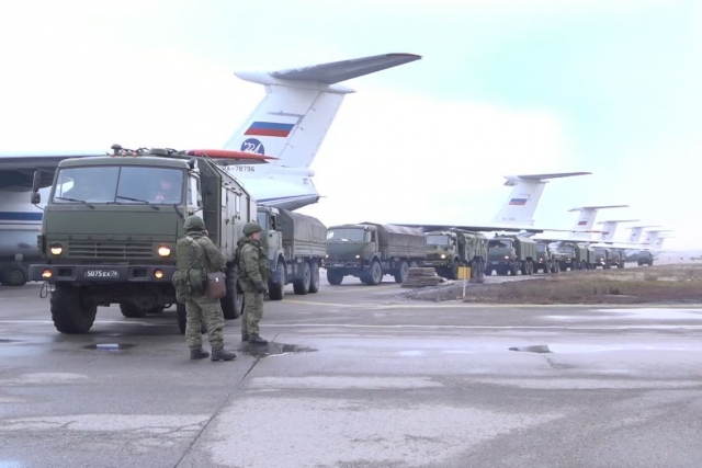Переброска основных сил российского контингента миротворческих сил ОДКБ на аэродромы Казахстана