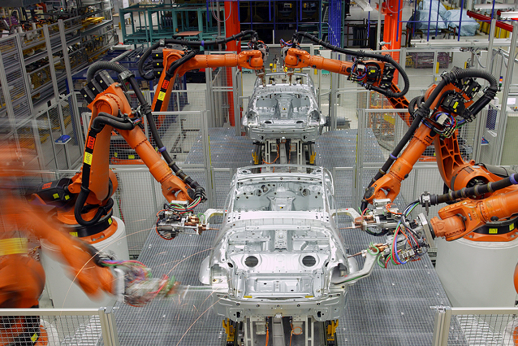 Промышленные роботы KUKA на автомобильном производстве 