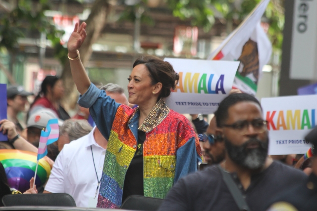 Вице-президент США Камала Харрис на гей-параде 