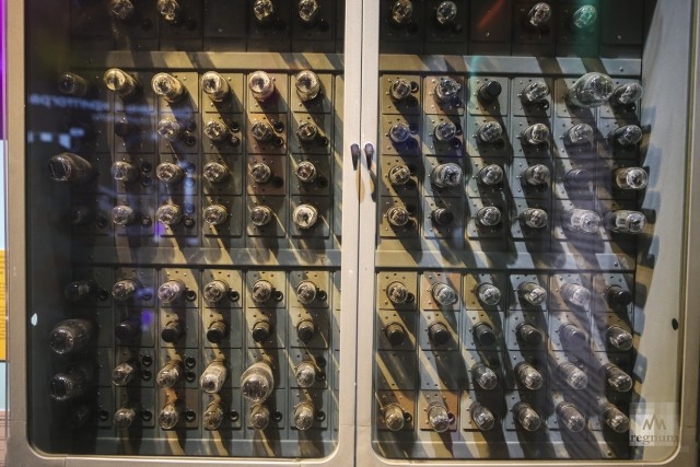 Стойка электронной цифровой вычислительной машины УРАЛ-1. Зал «Криптография в цифровую эпоху». Музей криптографии в Москве