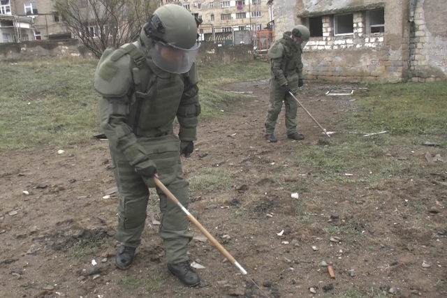 Российские миротворцы осуществляют разминирование в Степанакарте 
