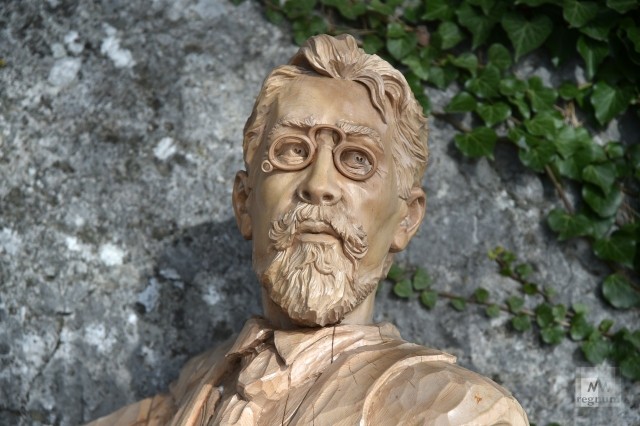 Парк-музей деревянной скульптуры «Вишневый сад. Возрождение»