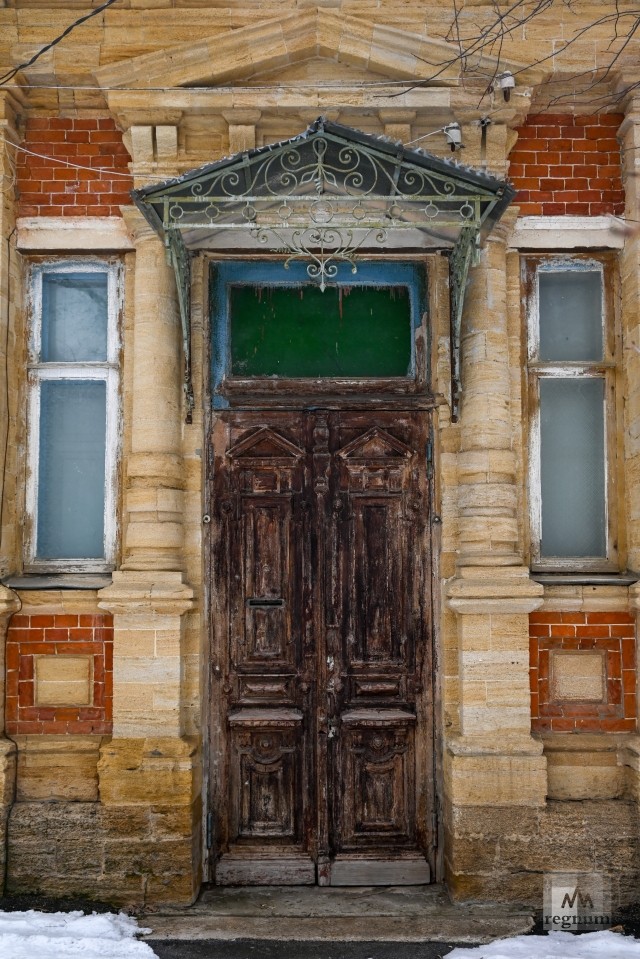 Двери дома Григория Кускова 