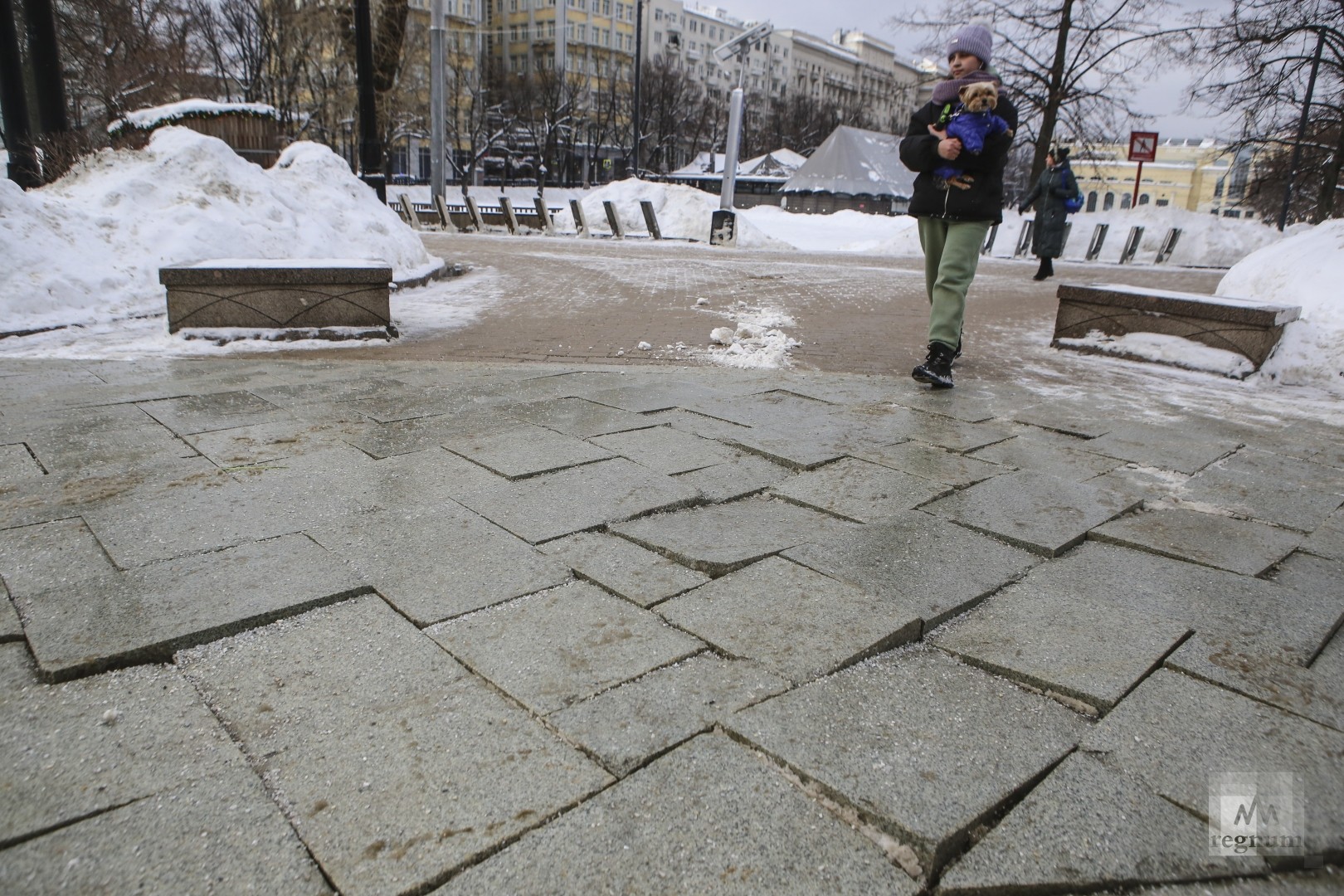 Тротуар московская область. Тротуары в Москве. Тротуар зимой. Тротуары в Москве зимой. Плитка Москва тротуар.