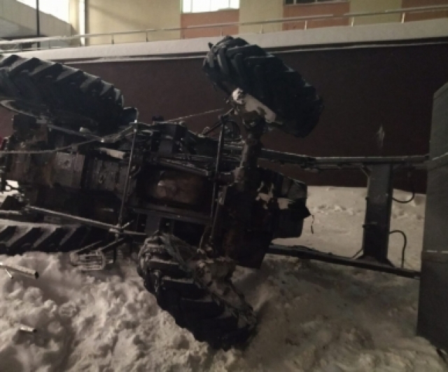 Упавший с эстакады трактор в Пензе