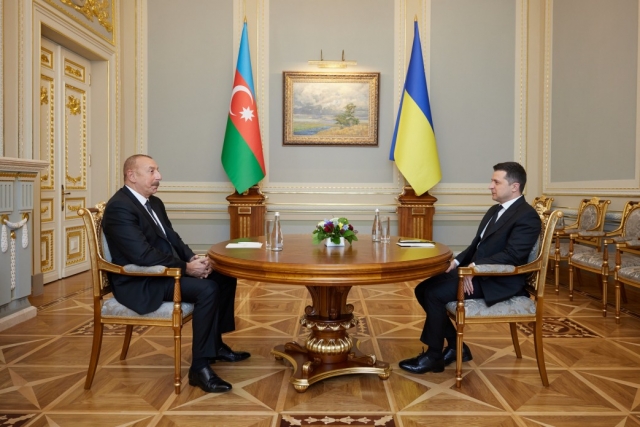 Президент Азербайджана Ильхам Алиев на встрече с президентом Украины Владимиром Зеленским 