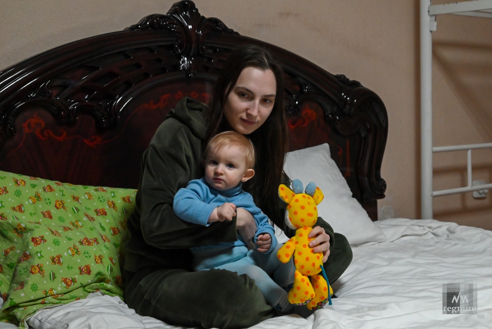 Семья Минасян в пункте временного размещения в г. Ростов-на-Дону