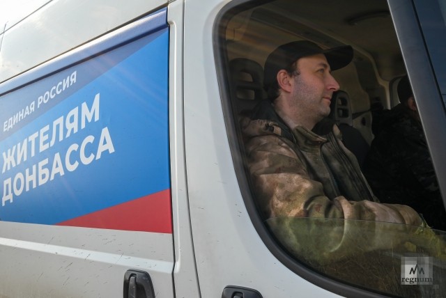 Машина с гуманитарной помощью для беженцев  Донбасса