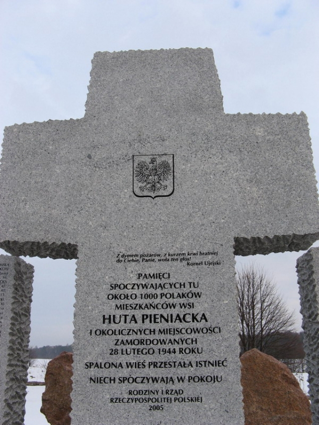 Мемориал погибшим в массовое убийство в Гуте Пеняцкой. Украина. Мемориал уничтожен украинскими неонацистами в 1990е