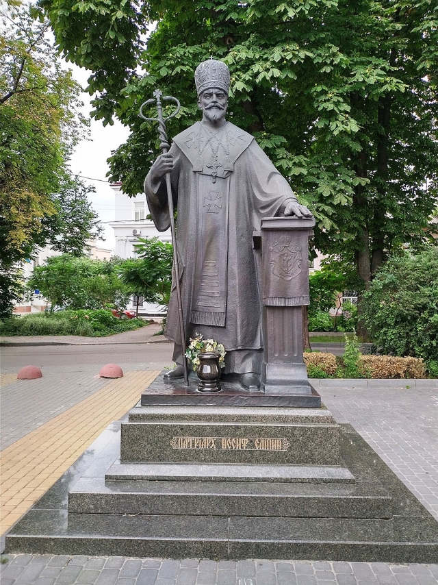 Памятник Иосифу Слипому в Тернополе 