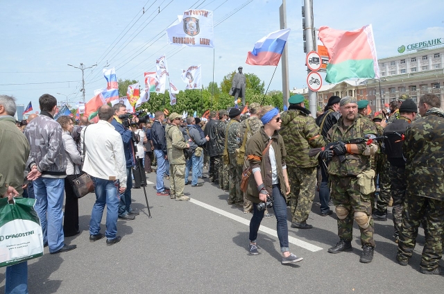 Бойцы батальона «Восток» на праздновании 9 мая в Донецке