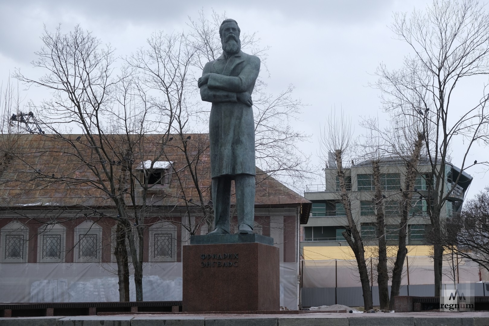 Памятник Фридриху Энгельсу 