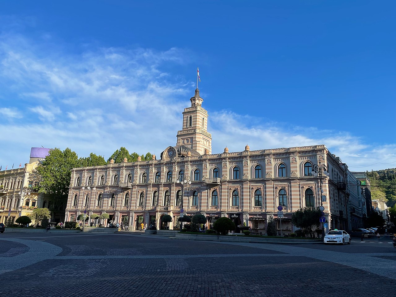 Здание городского муниципального собрание. Тбилиси 