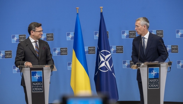 Генеральный секретарь НАТО Йенс Столтенберг встретился с министром иностранных дел Украины Дмитрием Кулебой в штаб-квартире НАТО. 2021 