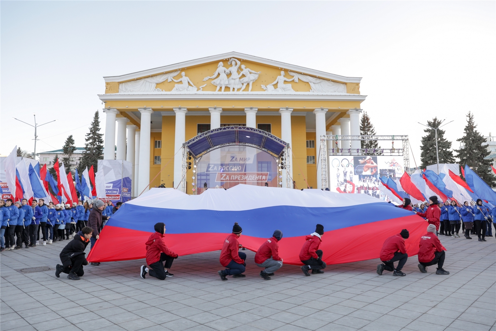 На митинге в Чебоксарах поддержали жителей Донбасса и российскую армию | г.  Чебоксары Чувашской Республики