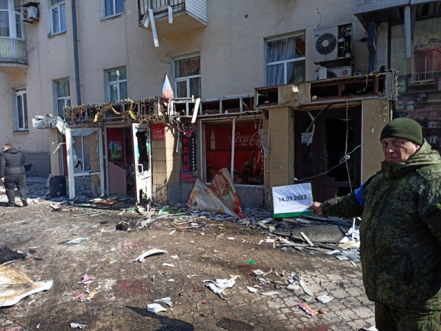Дом в Донецке после обстрела