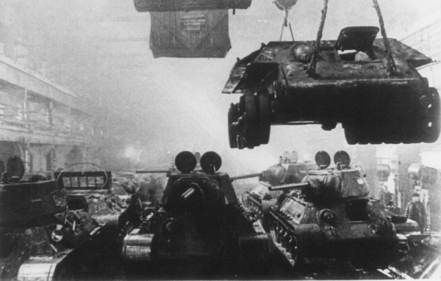 Сборка танков Т-34-76 в Нижнем Тагиле. 1943