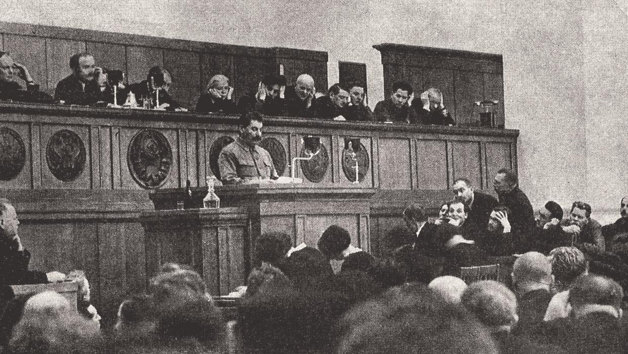 Сталин выступает на XVII съезде ВКПб