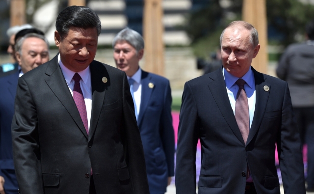 Владимир Путин с Си Цзиньпином перед заседанием круглого стола лидеров форума «Один пояс, один путь» 
