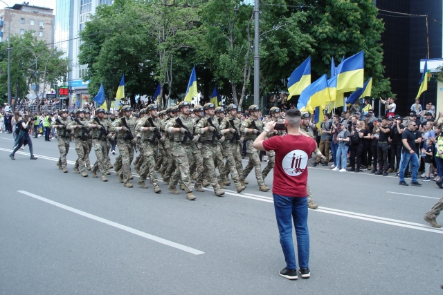 Батальон «Азов» (организация, деятельность которой запрещена в РФ) на параде в Мариуполе, 2021 