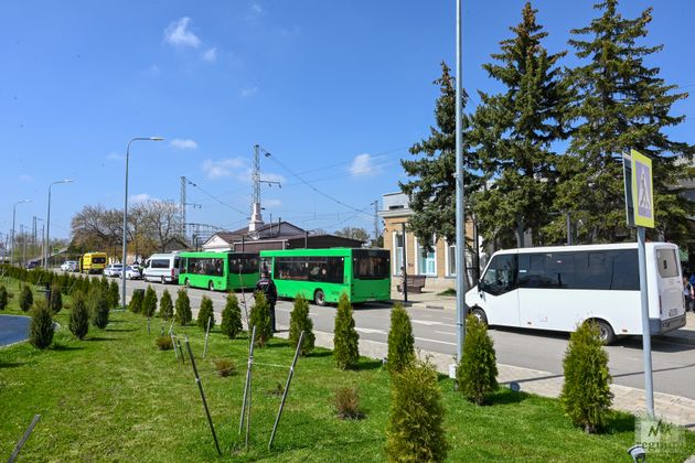 Автобусы для отправки беженцев в ПВР