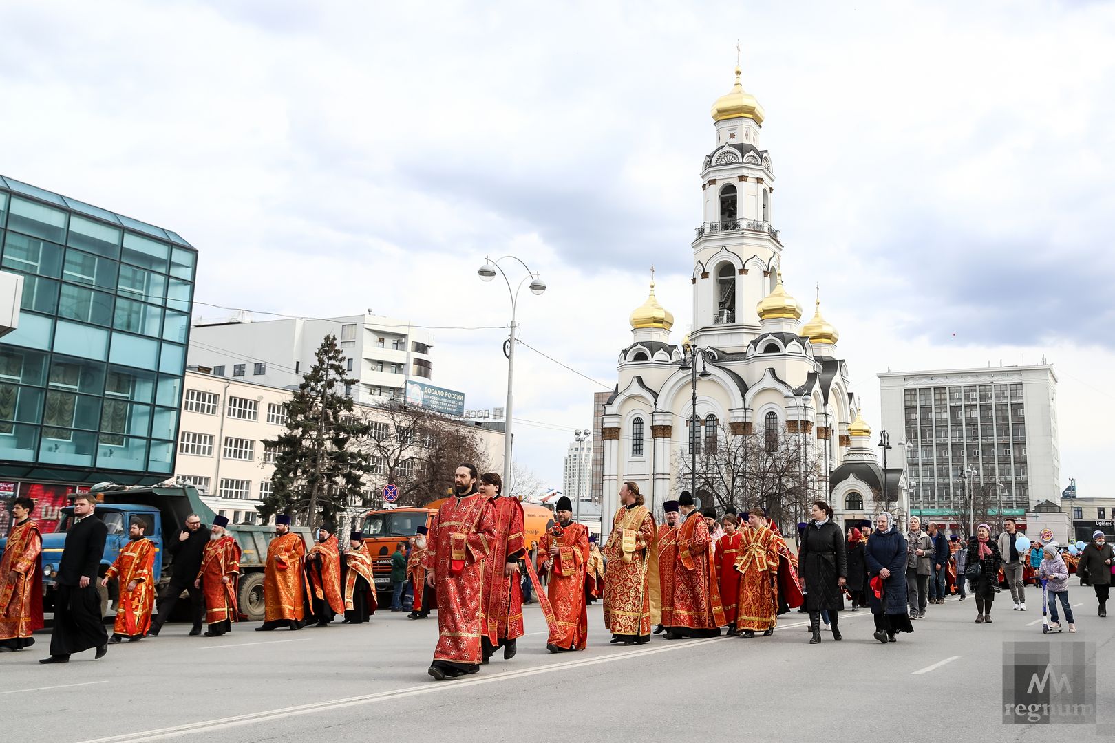 Пасхальный крестный ход в Екатеринбурге
