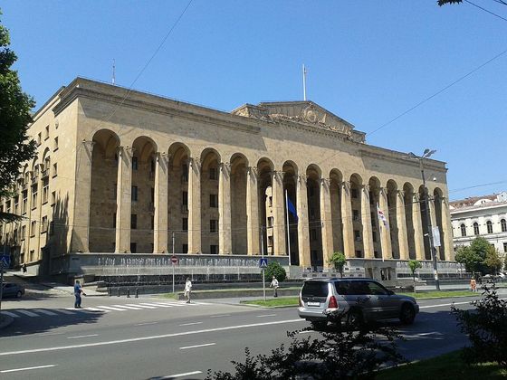 Здание парламента Грузии на проспекте Руставели