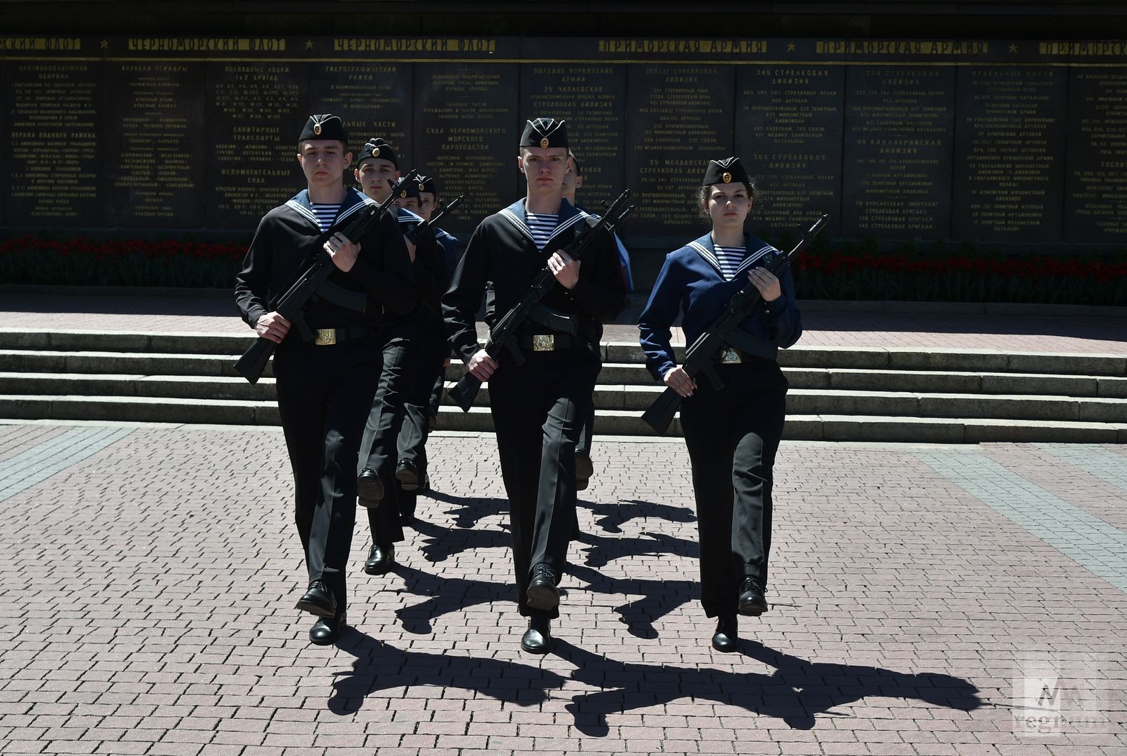 Почетный караул у Мемориала героической обороны Севастополя 1941–1942 годов