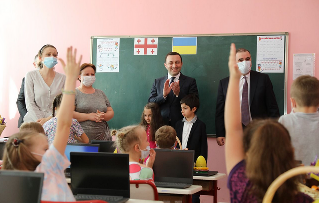 Ираклий Гарибашвили и Михаил Чхенкели в школе № 41