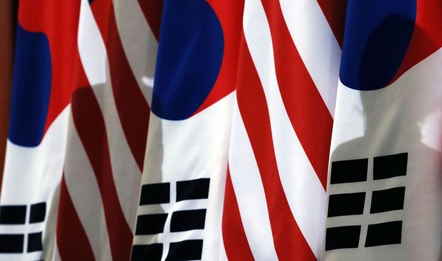 Флаги США и Южной Кореи
