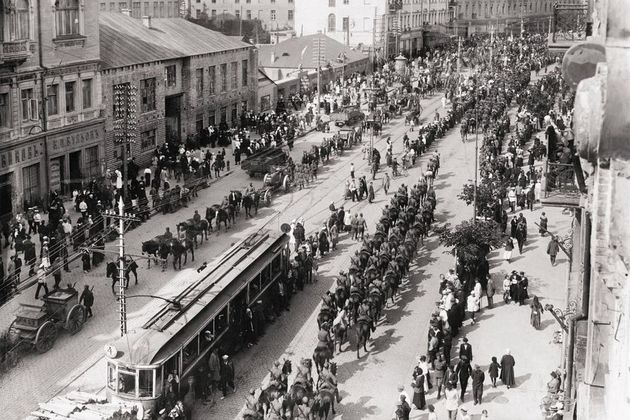 Польские войска входят в Киев. 1920