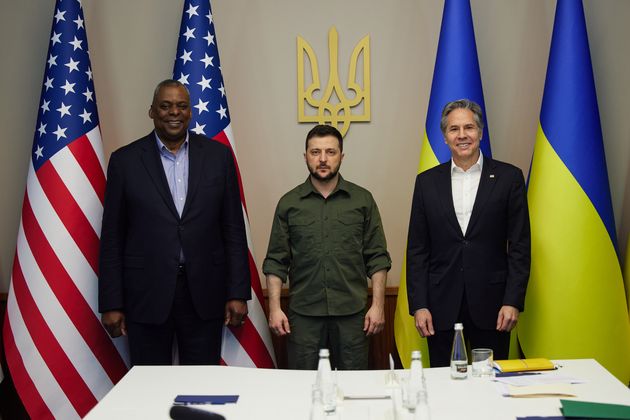 Президент Украины Владимир Зеленский на встрече с государственным секретарем США Энтони Блинкеном и министром обороны США Ллойдом Остином