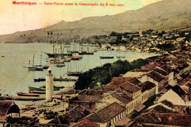 Открытка с видом Сен-Пьера до катастрофы 8 мая 1902 года