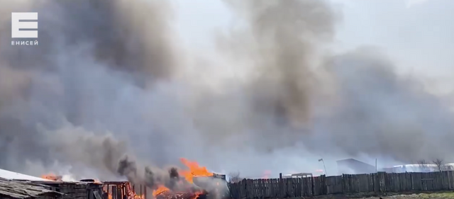 В Братском районе в садоводстве «Маргудон» горит несколько домов