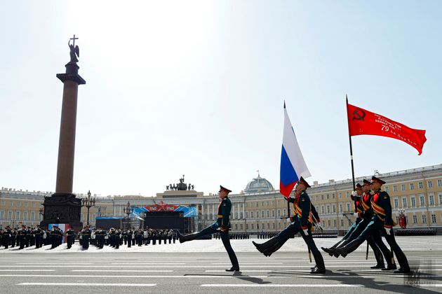 Почетный караул на генеральной репетиции парада Победы в Санкт-Петербурге