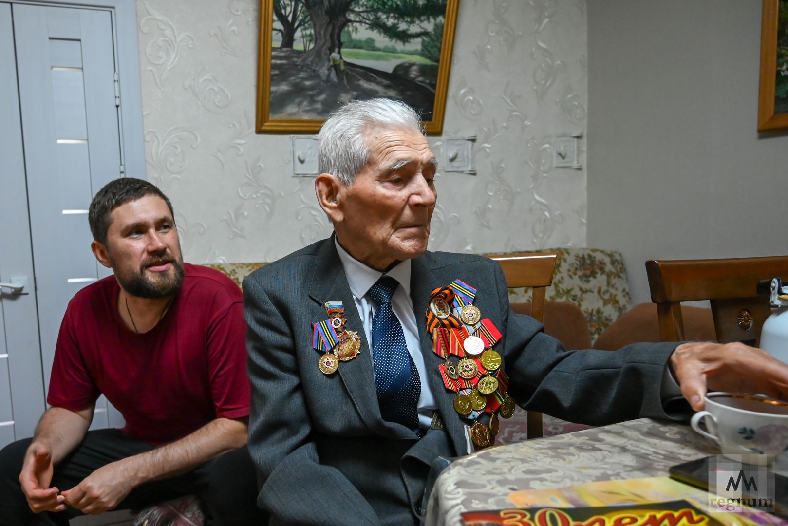 Ветеран Великой Отечественной войны Василий Фёдорович Горбовский и внук