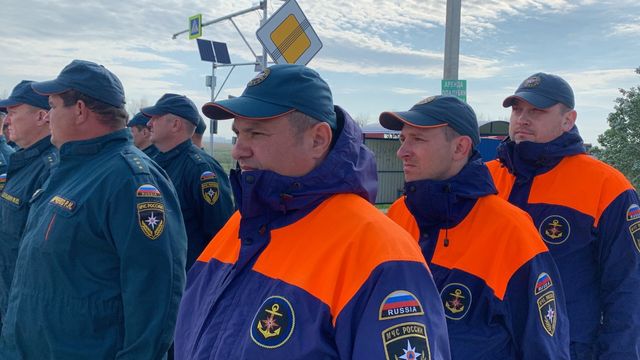 Ростовские спасатели работают в зоне подтопления